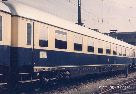 Raingold Train car (exact 1:87 scale)<br /><a href='images/pictures/Roco/45800.jpg' target='_blank'>Full size image</a>